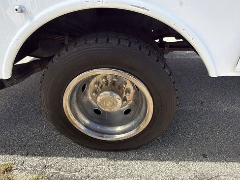 Used 2015 Ford F550 2WD Regular Cab Super Duty image 19