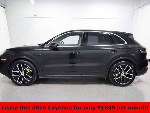 Certified 2025 Porsche Cayenne E-Hybrid image 2