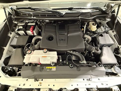 Certified 2026 Toyota Tundra SR5 w/ TRD Off-Road Premium Package AWD/4WD image 10