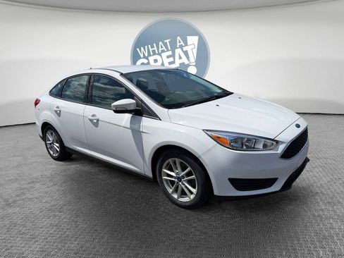 Used 2018 Ford Focus SE w/ Cold Weather Package FWD image 1