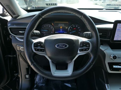Used 2023 Ford Explorer XLT w/ Equipment Group 202A RWD image 16