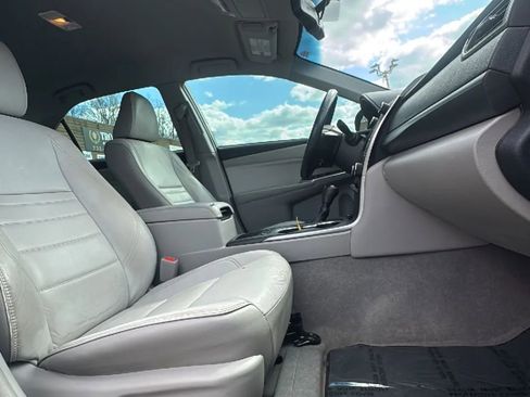 Used 2017 Toyota Camry XLE image 21