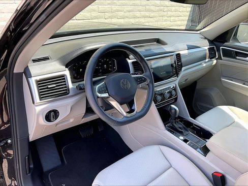 Certified 2023 Volkswagen Atlas SE FWD image 14