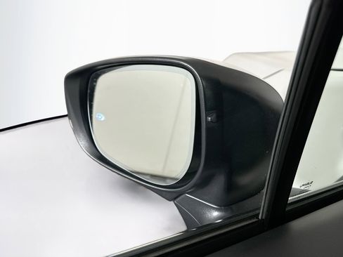 Used 2024 Subaru Ascent Premium w/ Convenience Package image 16