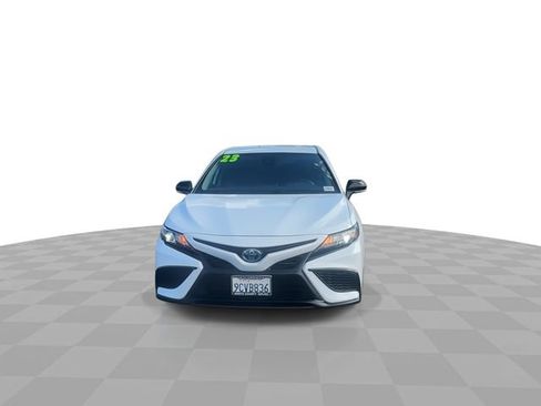 Used 2023 Toyota Camry SE image 3