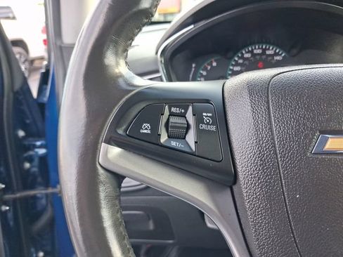Used 2020 Chevrolet Trax LT w/ LT Convenience Package FWD image 17