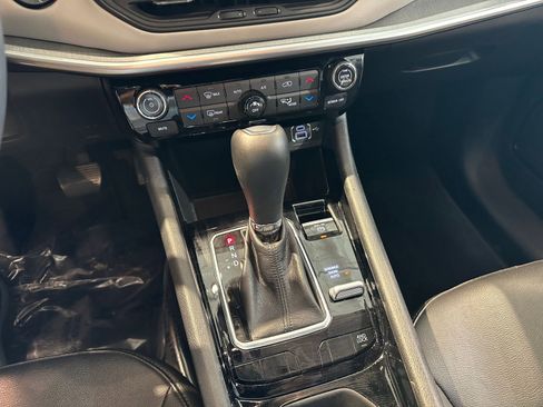 Used 2025 Jeep Compass Limited image 41