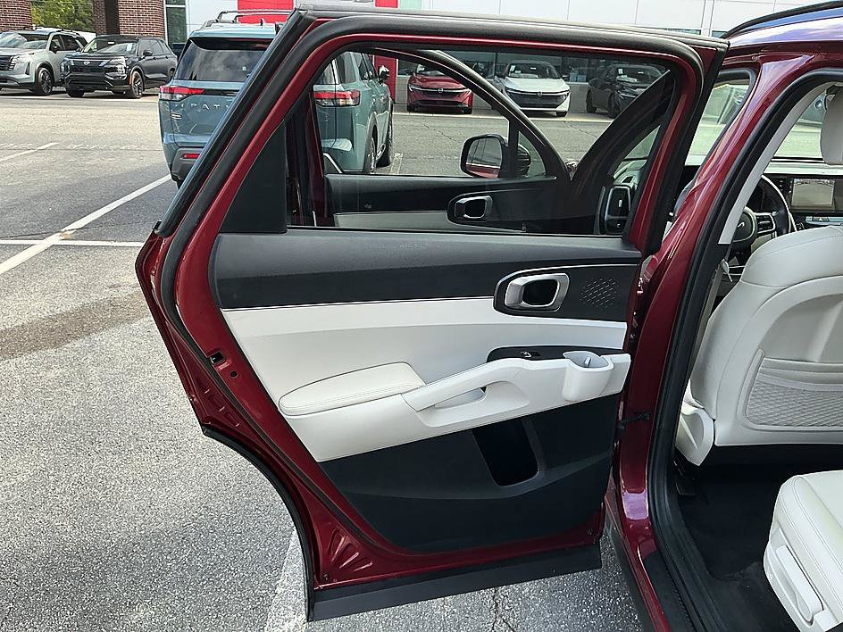 Used 2022 Kia Sorento S FWD image 23