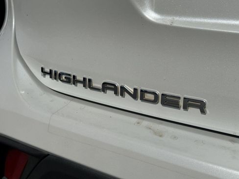 Used 2022 Toyota Highlander L image 10