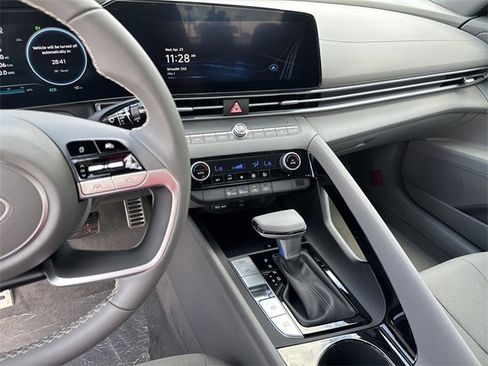 New 2025 Hyundai Elantra SEL image 20