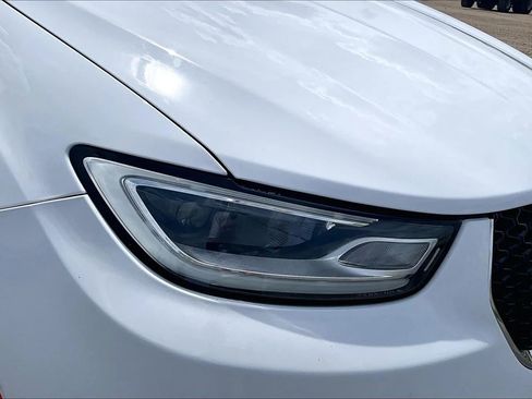 Used 2024 Chrysler Pacifica Touring-L FWD image 38