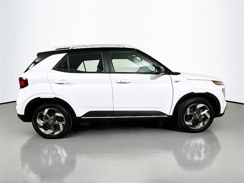 Used 2022 Hyundai Venue Limited image 8