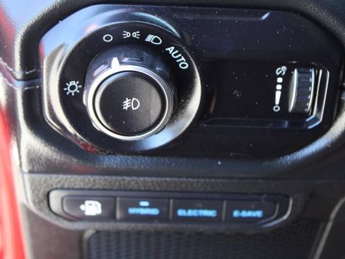 Used 2024 Jeep Wrangler Unlimited Sahara AWD/4WD image 23