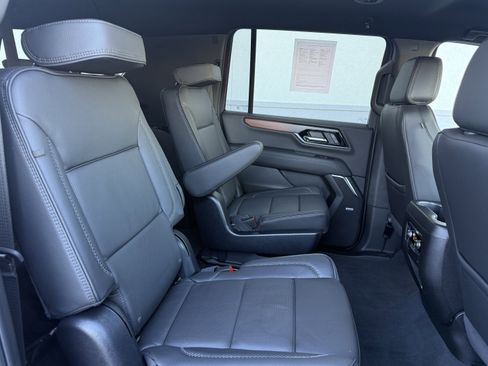 Used 2025 GMC Yukon XL Denali image 12