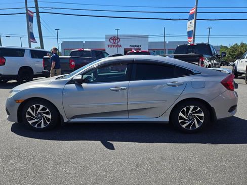 Used 2017 Honda Civic EX image 8