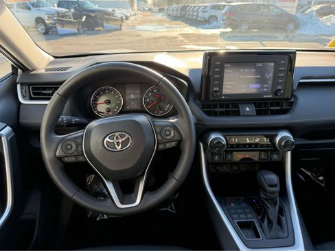 Used 2021 Toyota RAV4 XLE w/ Convenience Package image 14