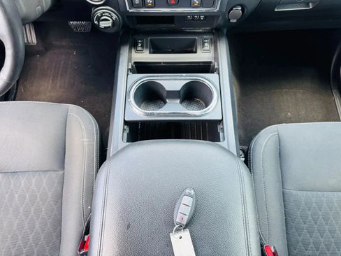Used 2019 Nissan Titan SV w/ SV Convenience Package image 26
