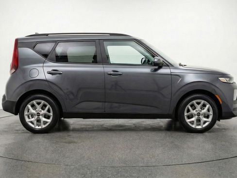 Used 2025 Kia Soul LX w/ LX Technology Package image 11