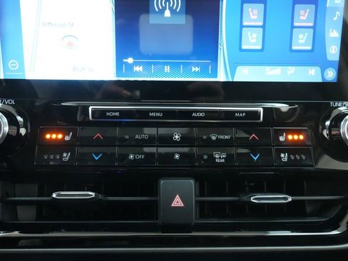 Used 2021 Toyota Highlander Limited image 38