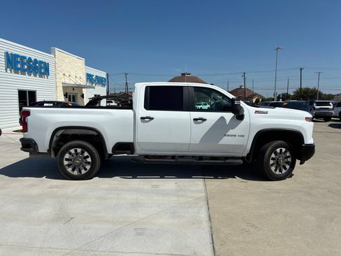 Used 2024 Chevrolet Silverado 2500 Custom w/ Custom Value Package AWD/4WD image 2