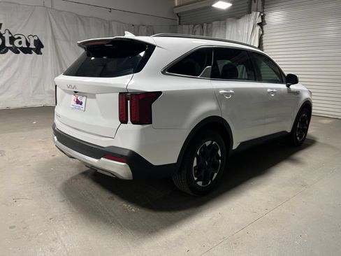 Used 2024 Kia Sorento S w/ Panoramic Sunroof Package FWD image 7