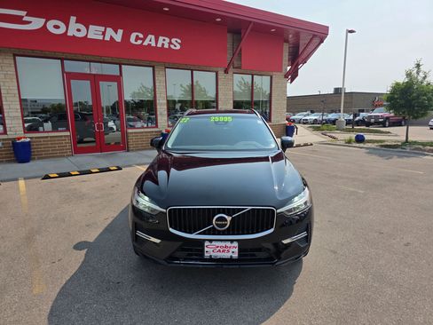 Used 2022 Volvo XC60 B5 Momentum image 2