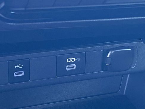 Certified 2025 Toyota Prius LE image 31