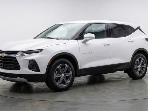 Used 2025 Chevrolet Blazer LT FWD image 3