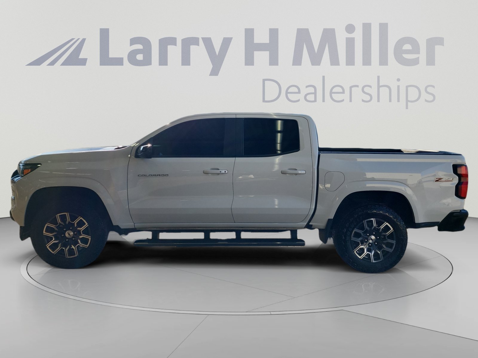 Used 2024 Chevrolet Colorado Z71 w/ Z71 Convenience Package 2 AWD/4WD image 2
