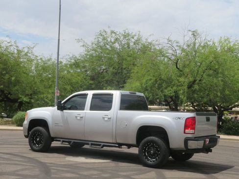 Used 2010 GMC Sierra 2500 SLT w/ SLT Convenience Package AWD/4WD image 5