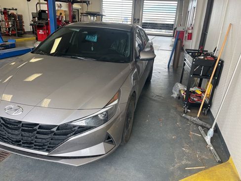 Used 2023 Hyundai Elantra SEL image 5