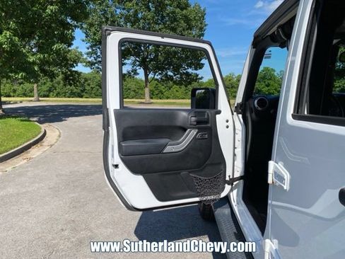 Used 2016 Jeep Wrangler Unlimited Sahara AWD/4WD image 12