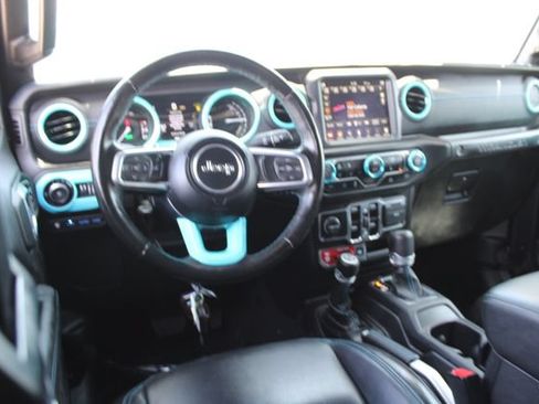 Used 2022 Jeep Wrangler Unlimited Rubicon 4xe w/ Cold Weather Group AWD/4WD image 17