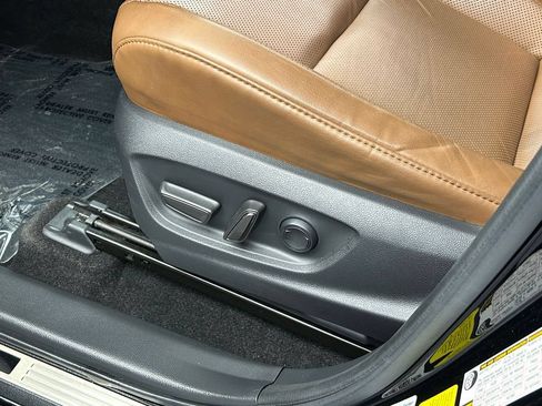 Used 2025 Toyota Crown Signia AWD/4WD image 18