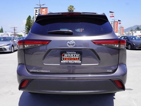 Used 2023 Toyota Highlander XLE FWD image 6