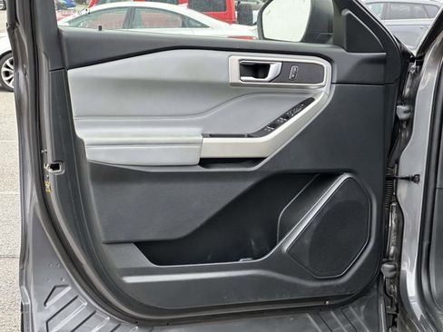 Used 2021 Ford Explorer XLT w/ Equipment Group 202A image 10
