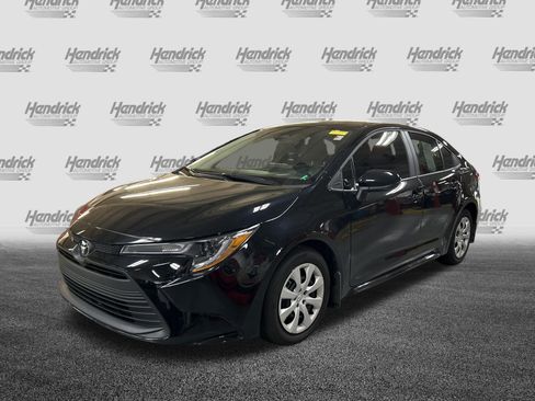 Used 2026 Toyota Corolla LE FWD image 5