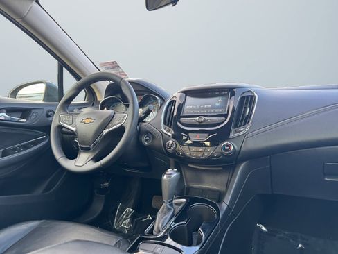Used 2017 Chevrolet Cruze Premier image 14