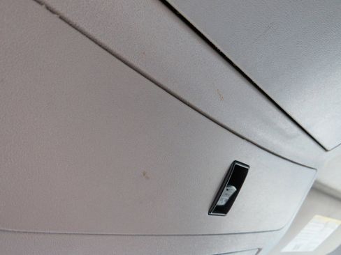 Used 2015 Nissan Titan SV w/ Tow Package image 16