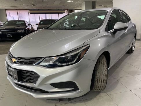 Used 2018 Chevrolet Cruze LT image 3