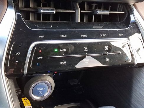 Used 2021 Toyota Venza Limited image 15