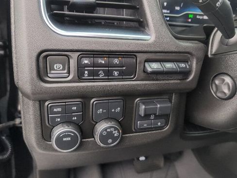 Used 2023 Chevrolet Suburban Premier w/ Premium Package image 25
