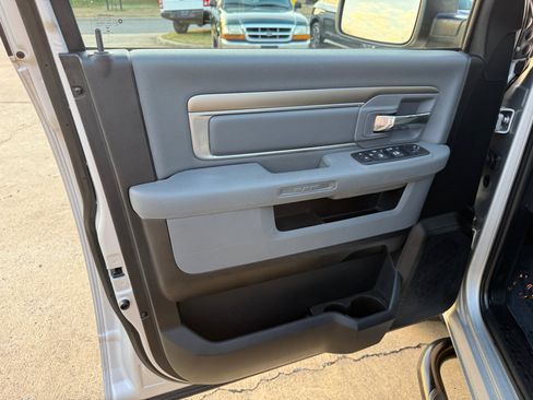 Used 2017 RAM 1500 Classic SLT image 10