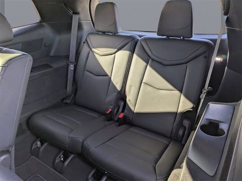 Used 2025 Cadillac XT6 Luxury image 16