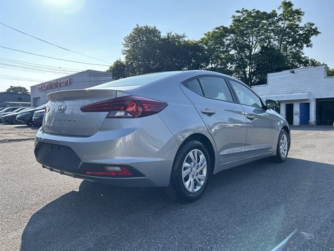Used 2020 Hyundai Elantra SE w/ Convenience Package (C2) FWD image 4