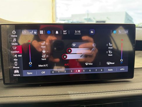 Used 2024 Alfa Romeo Tonale Ti w/ Premium Interior Package image 40