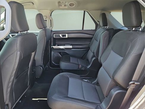 Used 2024 Ford Explorer XLT RWD image 13