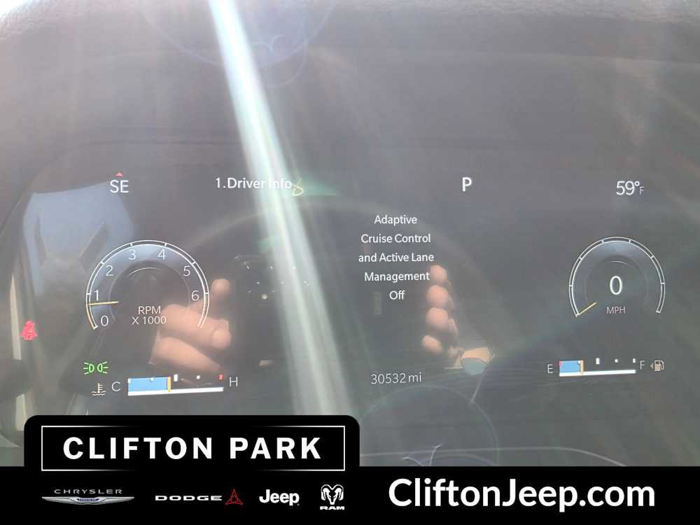 Used 2023 Jeep Grand Cherokee Laredo AWD/4WD image 25