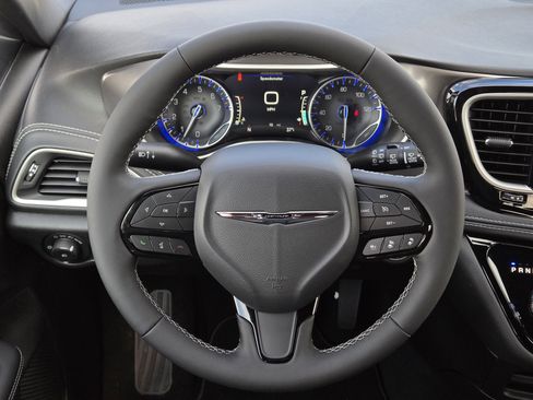 New 2026 Chrysler Pacifica Select image 19