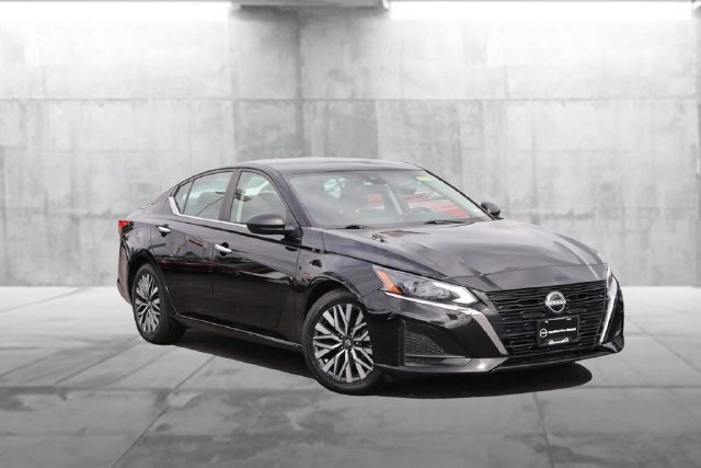 Certified 2024 Nissan Altima 2.5 SV FWD image 2